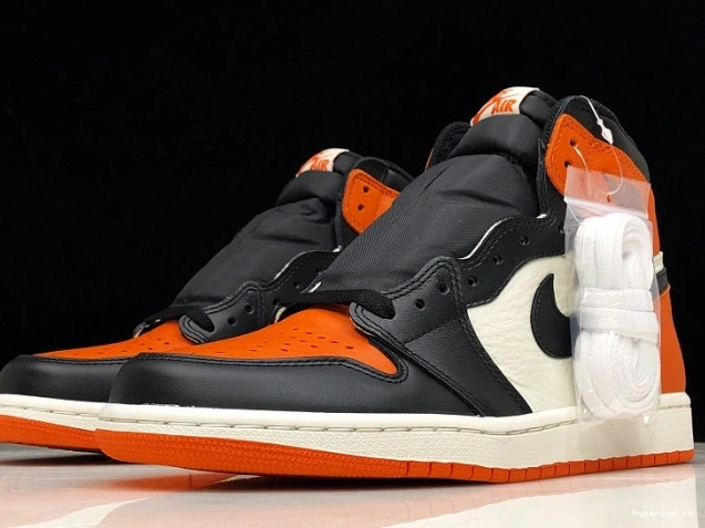 Off-Louis OW AQ0818-158 1 Jordan x Air AJ1 0824